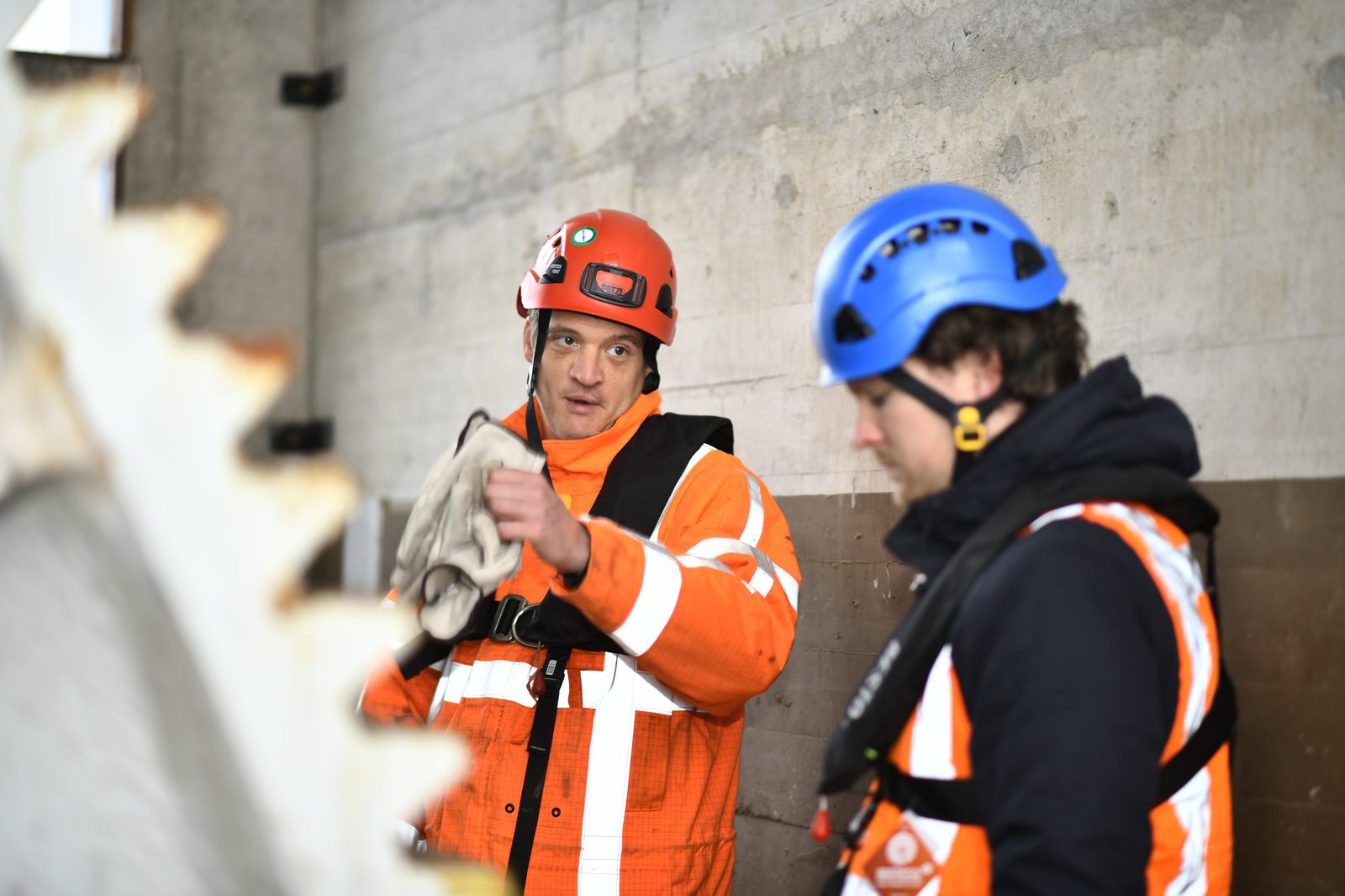 On-site safety briefing in protective gear during a project